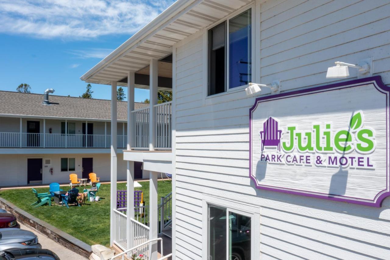 Julie's Park Cafe & Fish Creek