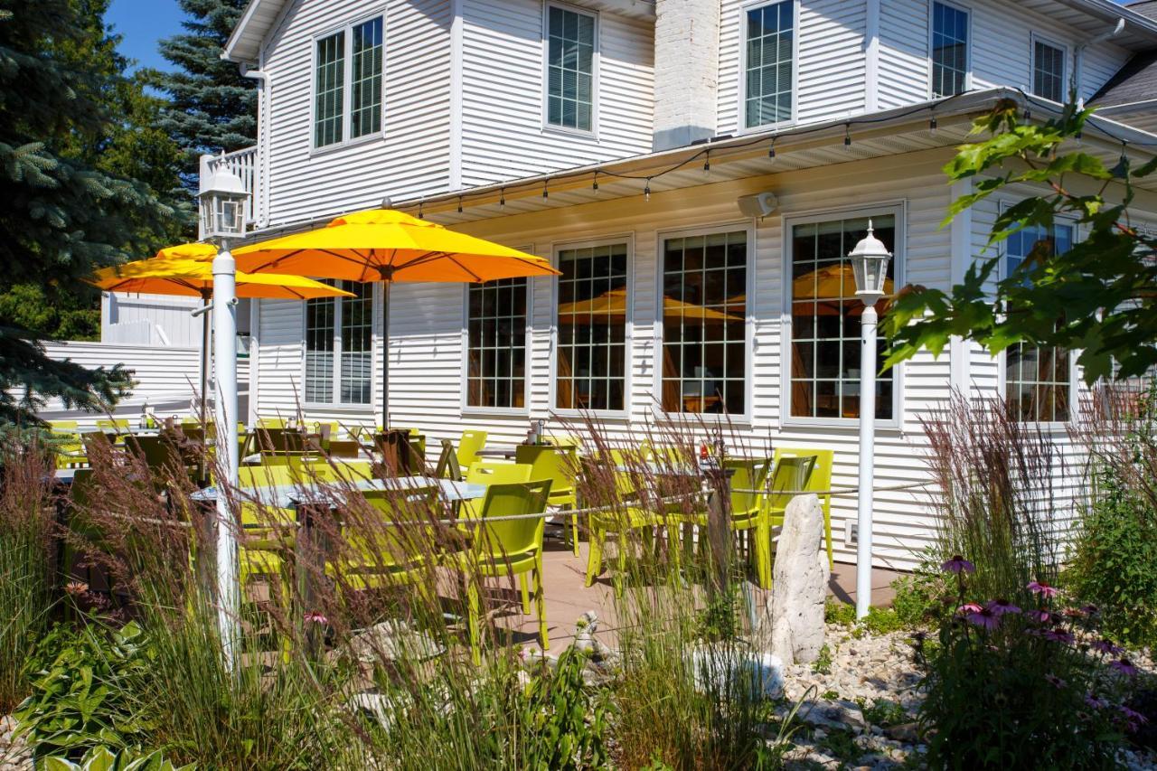 Julie's Park Cafe & 2*