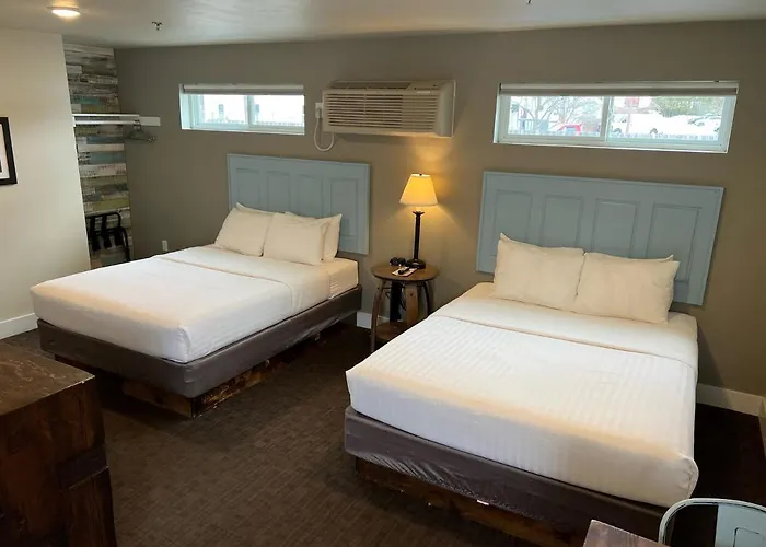 Julie\'S Park Cafe & Motel