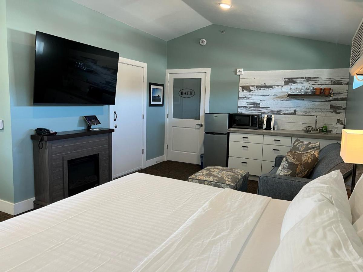 Julie's Park Cafe & Motel 2*